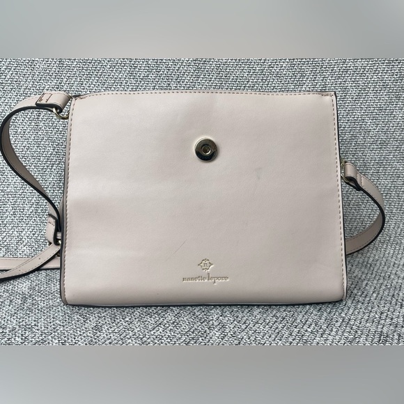 Cream Handbag with White Beaded Handle - Picture 4 of 16
